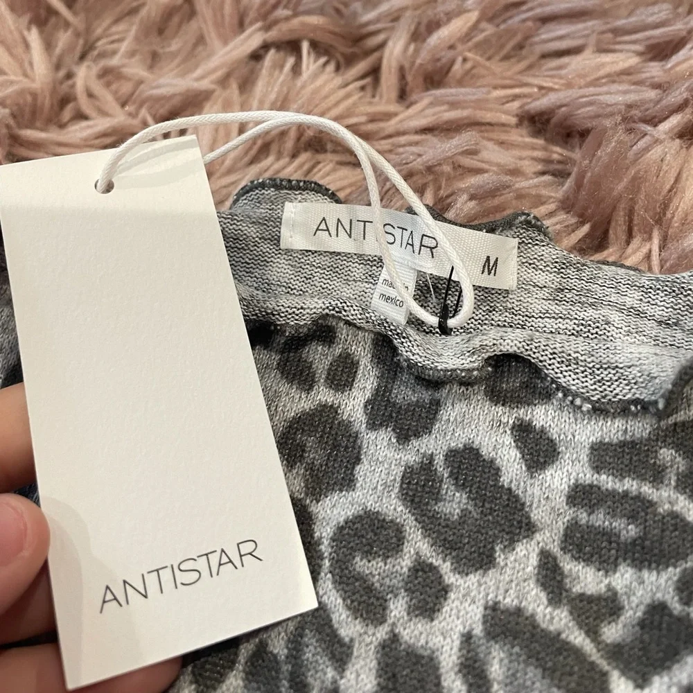 Gray leopard print long sleeve top - Picture 4 of 5